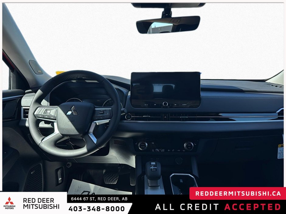 2025 Mitsubishi Outlander ES-8
