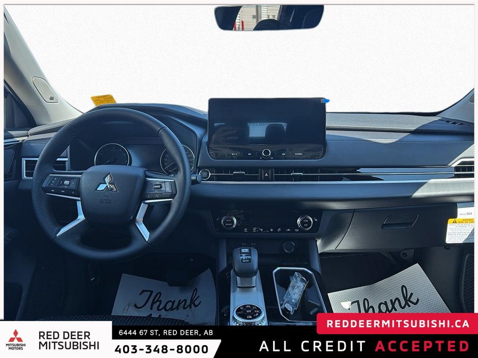 2025 Mitsubishi Outlander ES-8