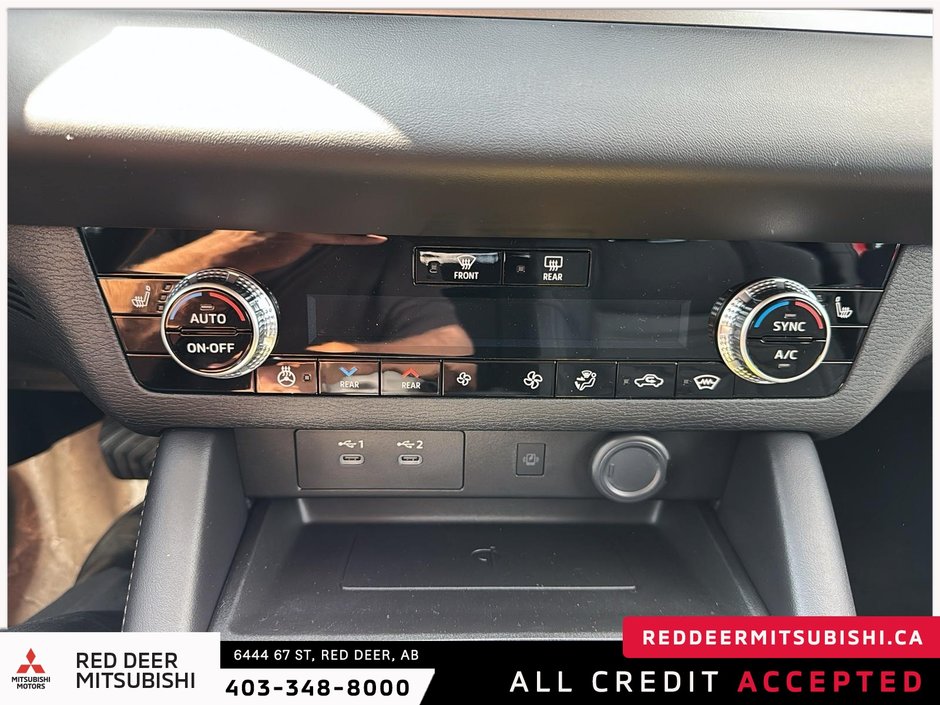 2025 Mitsubishi Outlander LE S-AWC-12