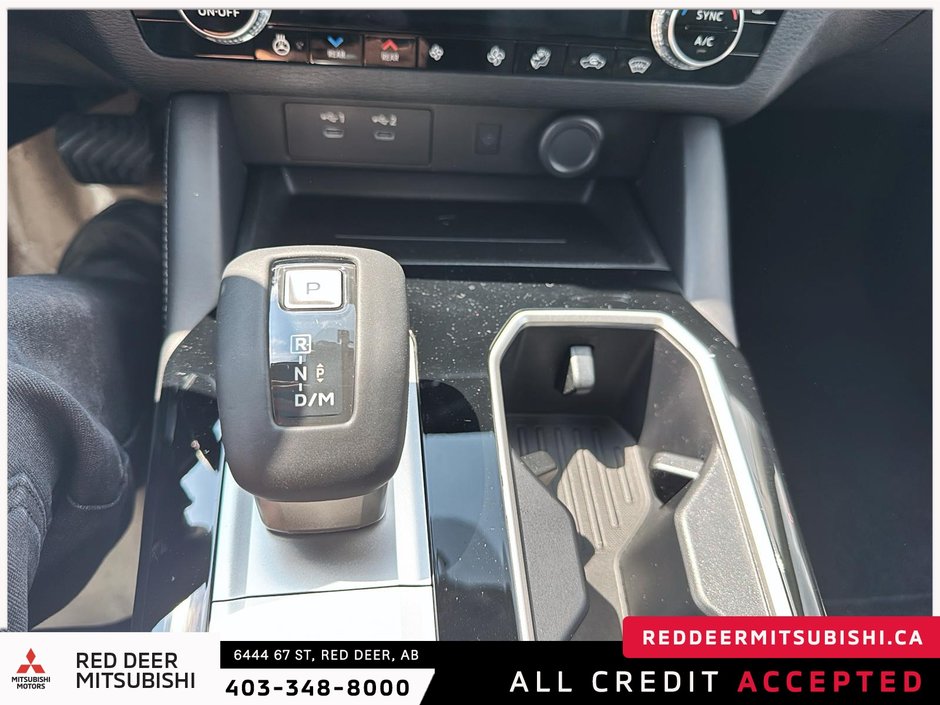 2025 Mitsubishi Outlander LE S-AWC-13