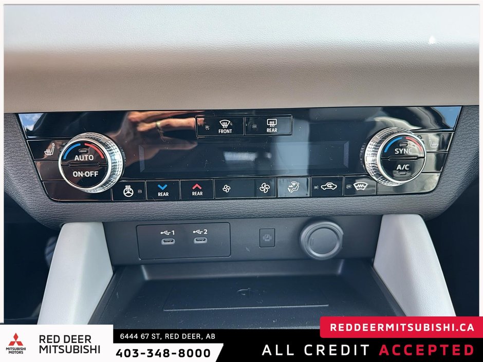 2025 Mitsubishi Outlander LE S-AWC-12