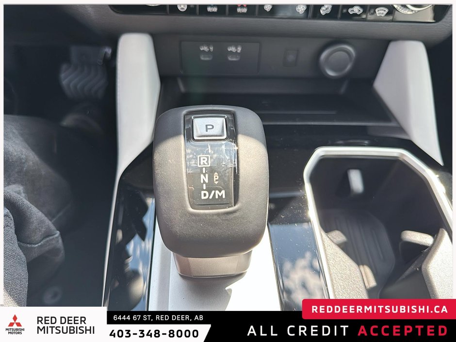 2025 Mitsubishi Outlander LE S-AWC-13