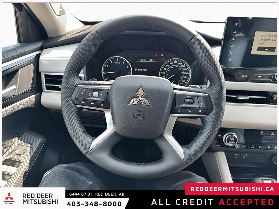 2025 Mitsubishi Outlander LE S-AWC-10