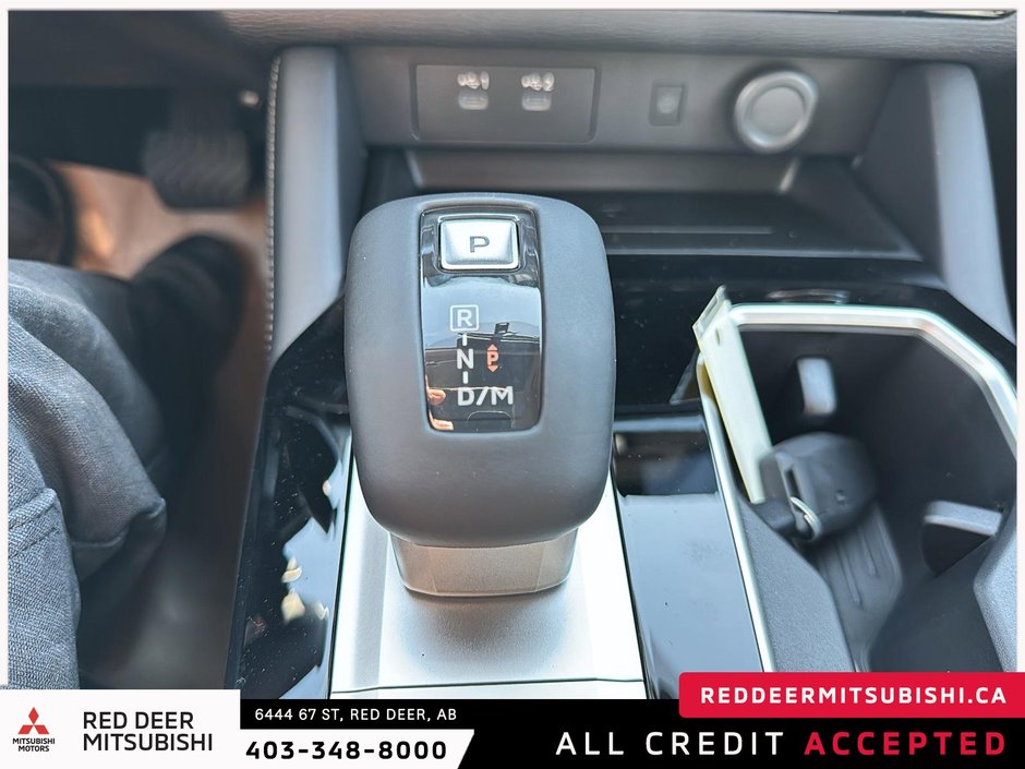 2025 Mitsubishi Outlander LE S-AWC-13