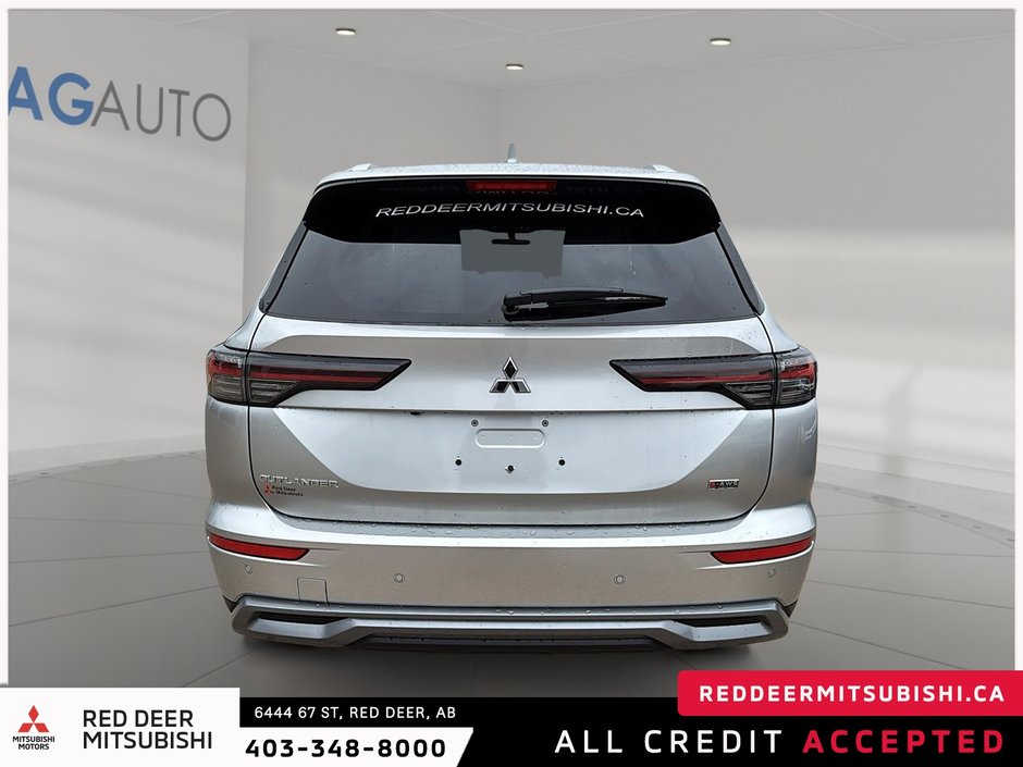 2025 Mitsubishi Outlander LE-2