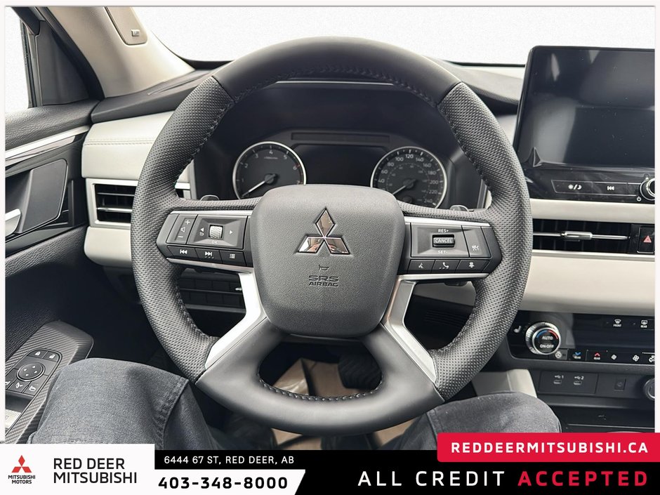 2025 Mitsubishi Outlander LE-10