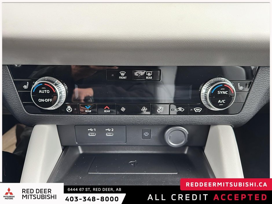 2025 Mitsubishi Outlander LE-12