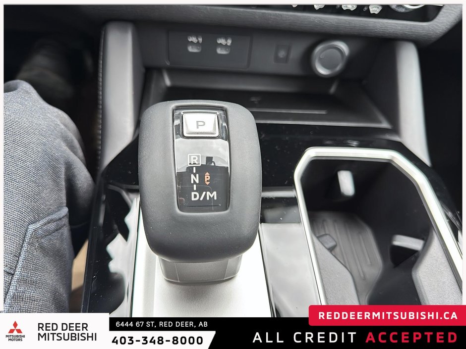 2025 Mitsubishi Outlander SEL-13