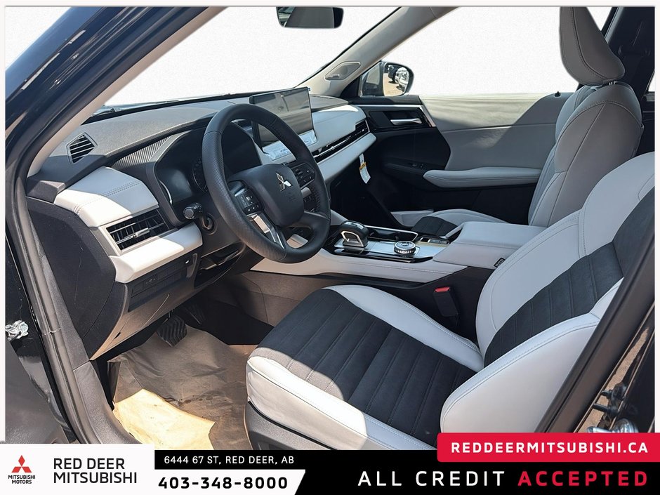 2025 Mitsubishi Outlander LE-7