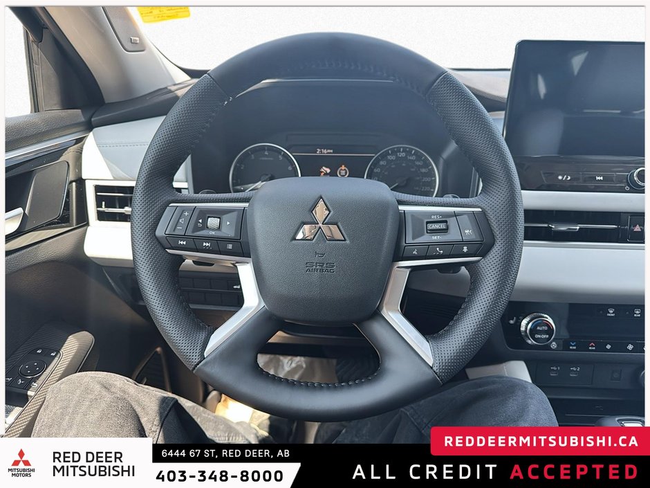 2025 Mitsubishi Outlander LE-10
