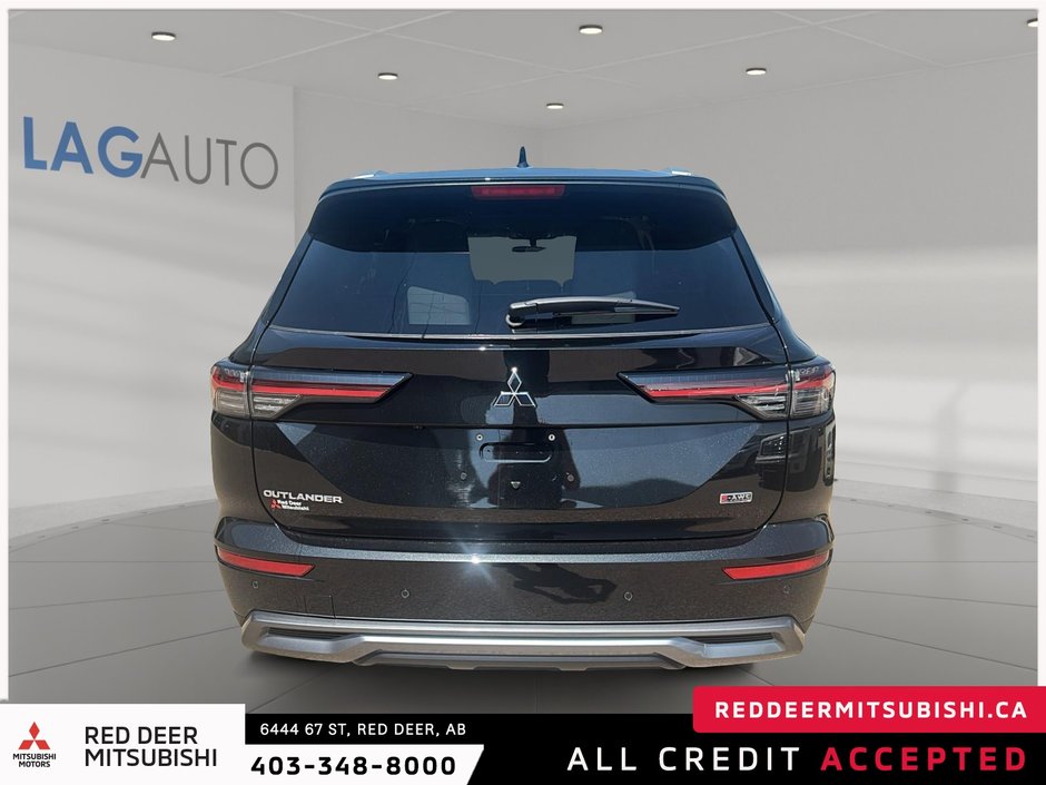 2025 Mitsubishi Outlander LE-2