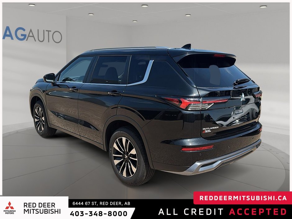 2025 Mitsubishi Outlander LE-3
