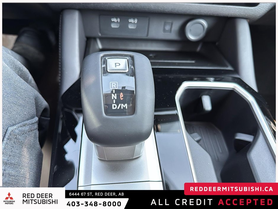 2025 Mitsubishi Outlander SEL-13