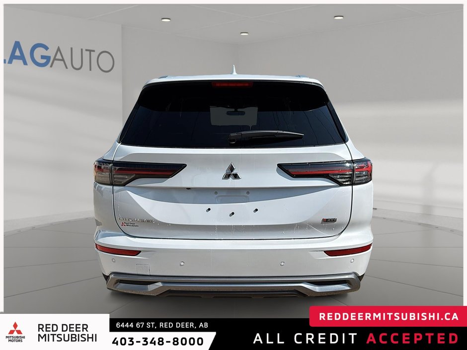 2025 Mitsubishi Outlander LE-2