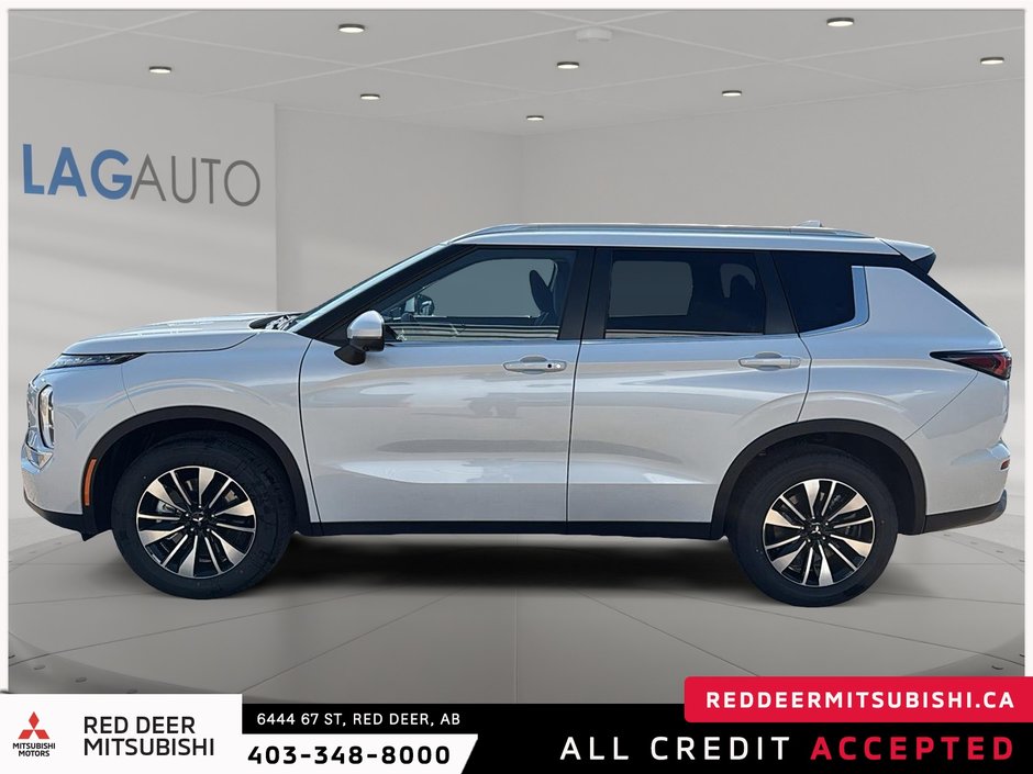 2025 Mitsubishi Outlander LE-4