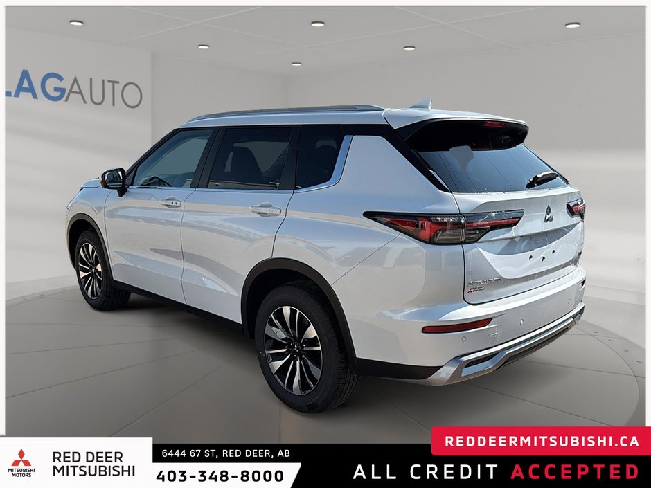 2025 Mitsubishi Outlander LE-3