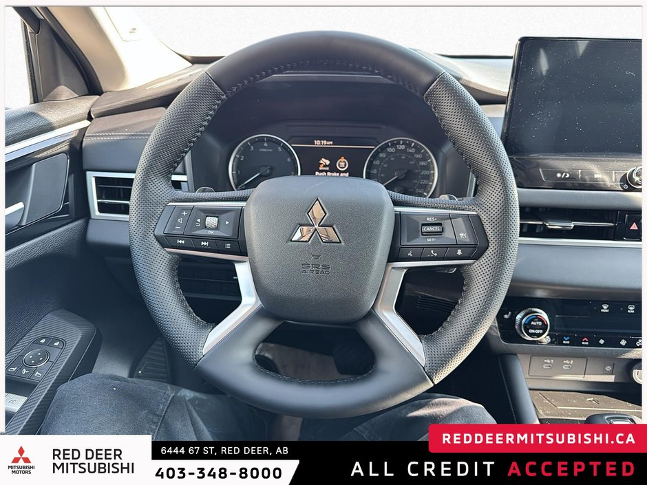 2025 Mitsubishi Outlander LE-10