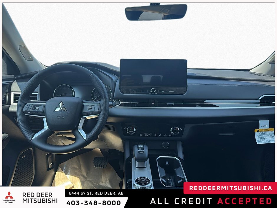 2025 Mitsubishi Outlander ES-8