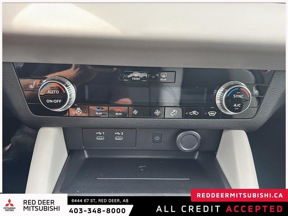 2025 Mitsubishi Outlander LE S-AWC-12