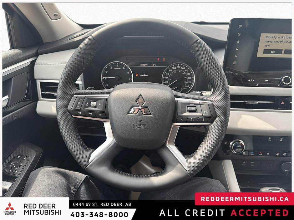2025 Mitsubishi Outlander LE S-AWC-10