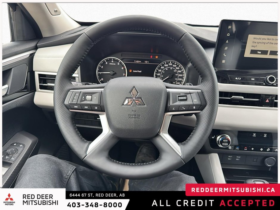 2025 Mitsubishi Outlander LE S-AWC-11