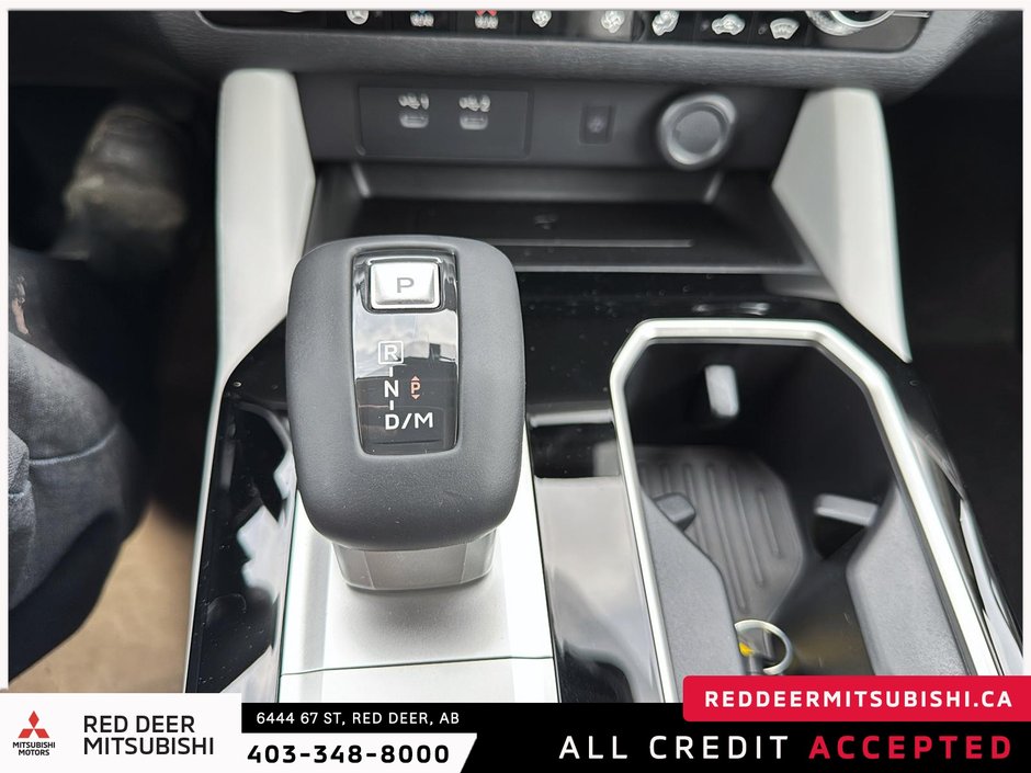 2025 Mitsubishi Outlander LE S-AWC-13