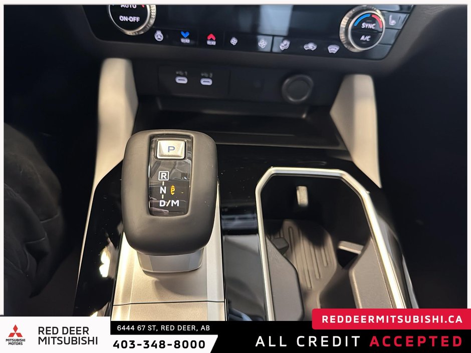 2025 Mitsubishi Outlander LE S-AWC-13