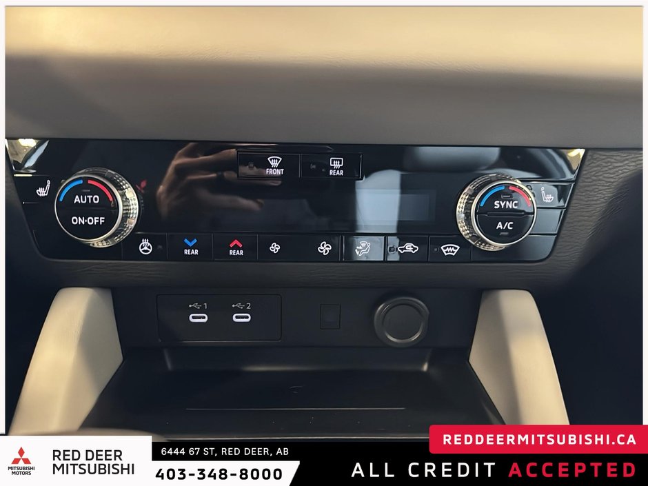 2025 Mitsubishi Outlander LE S-AWC-12
