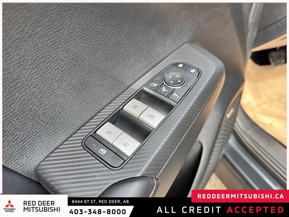 2025 Mitsubishi Outlander LE S-AWC-9