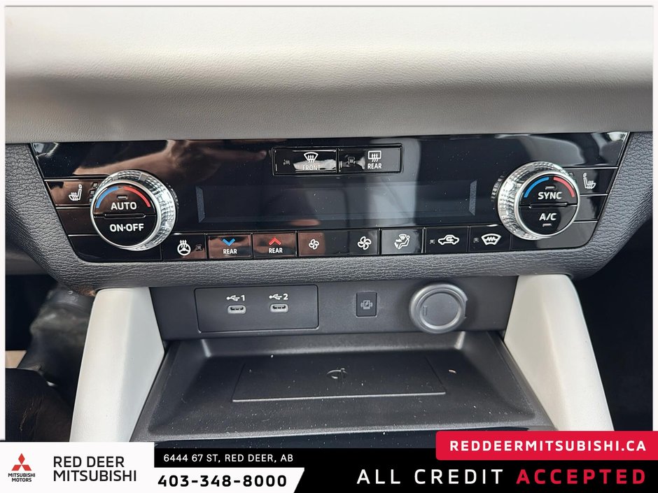 2025 Mitsubishi Outlander LE S-AWC-12