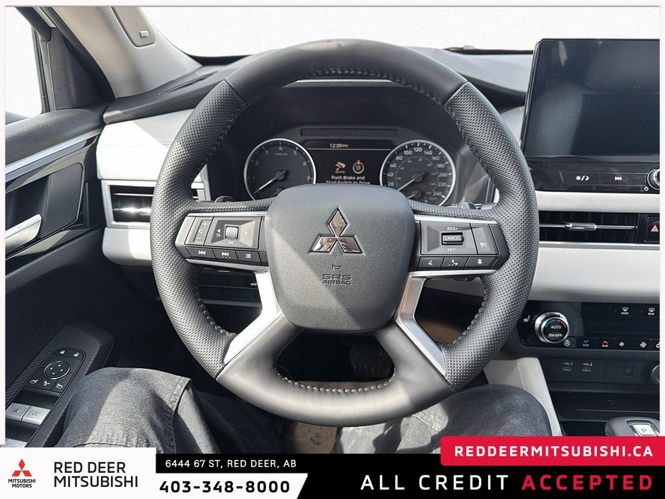 2025 Mitsubishi Outlander LE S-AWC-10