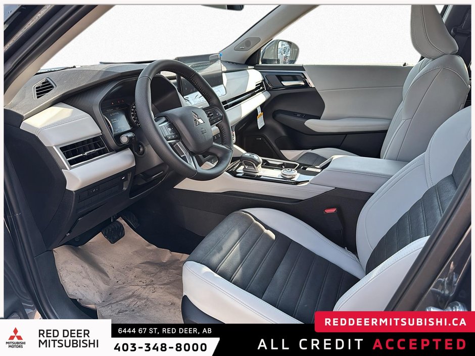 2025 Mitsubishi Outlander LE-7