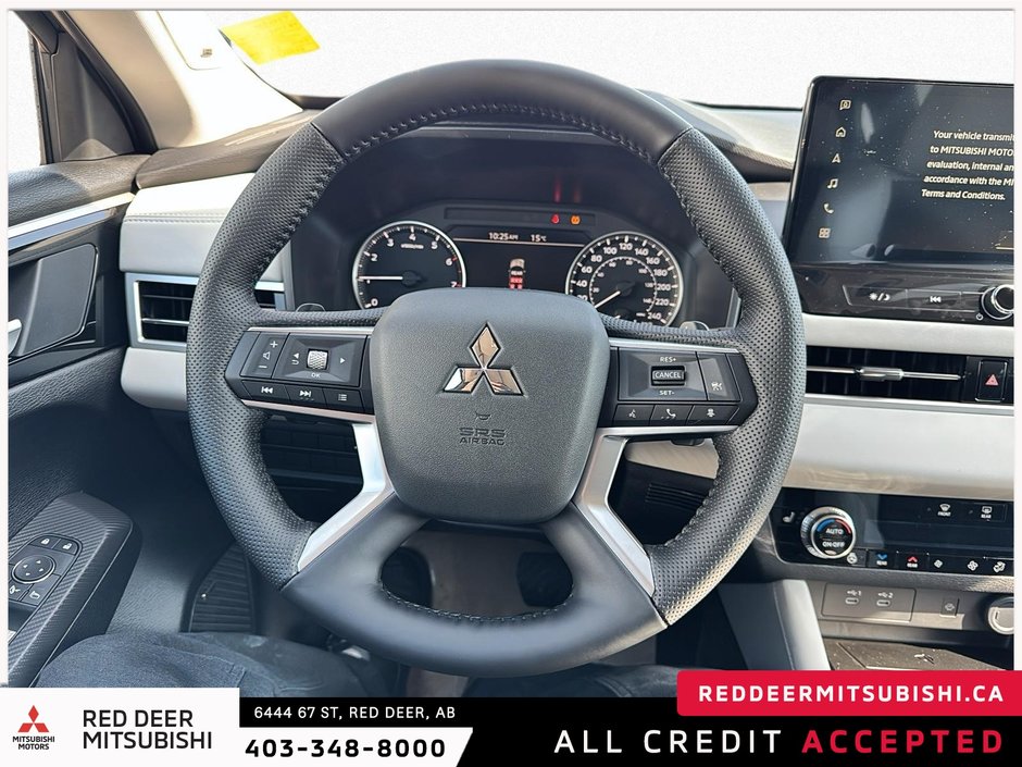 2025 Mitsubishi Outlander LE-10