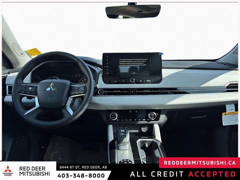 2025 Mitsubishi Outlander LE-8