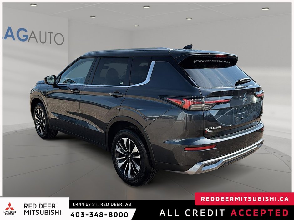 2025 Mitsubishi Outlander LE-3