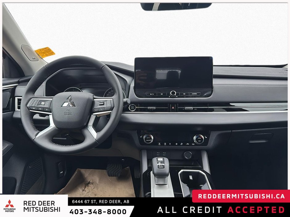 2025 Mitsubishi Outlander ES-8