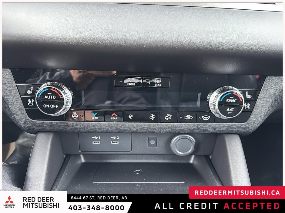 2025 Mitsubishi Outlander-12