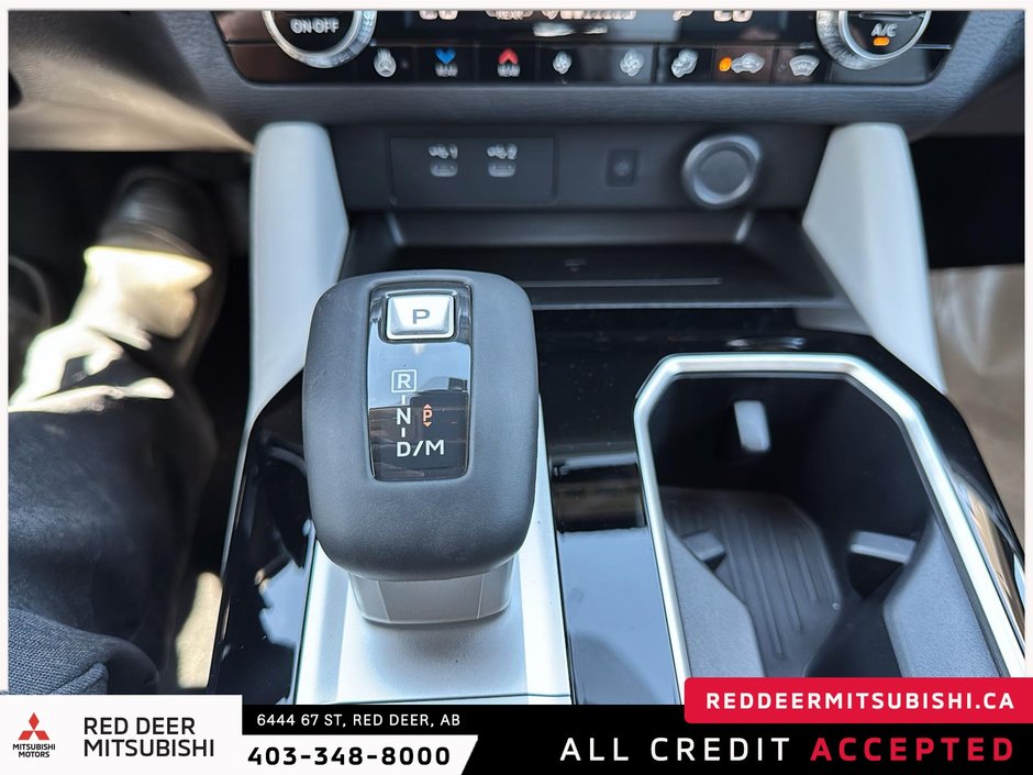 2025 Mitsubishi Outlander LE S-AWC-13