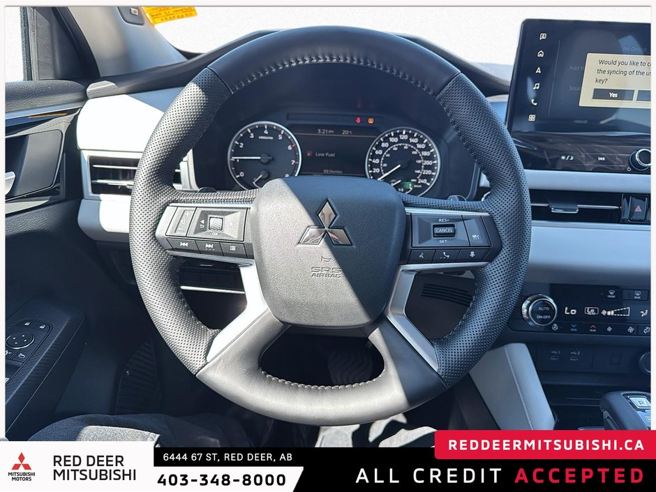 2025 Mitsubishi Outlander LE S-AWC-10