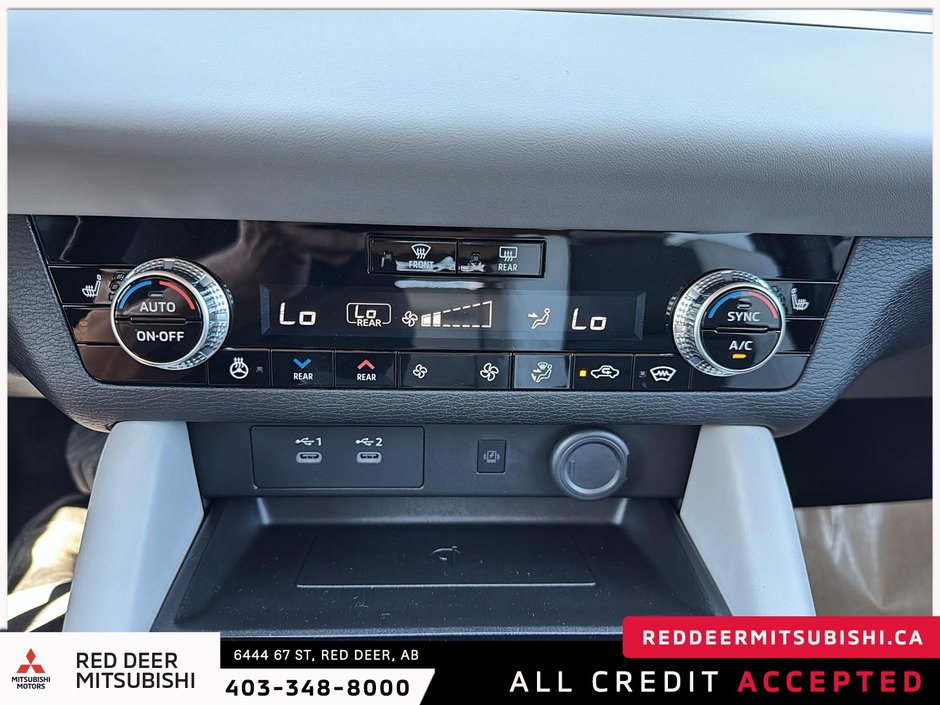 2025 Mitsubishi Outlander LE S-AWC-12