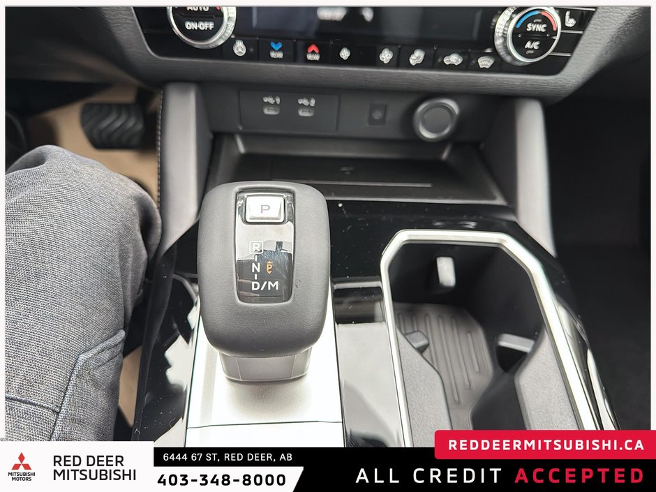 2025 Mitsubishi Outlander LE S-AWC-13