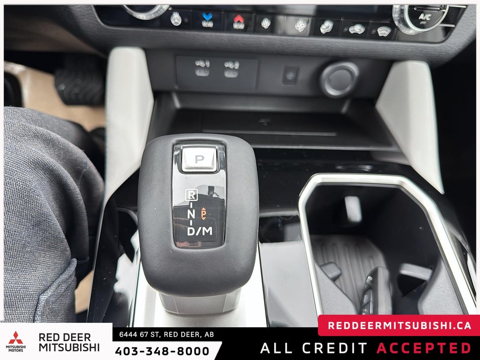 2025 Mitsubishi Outlander LE S-AWC-12