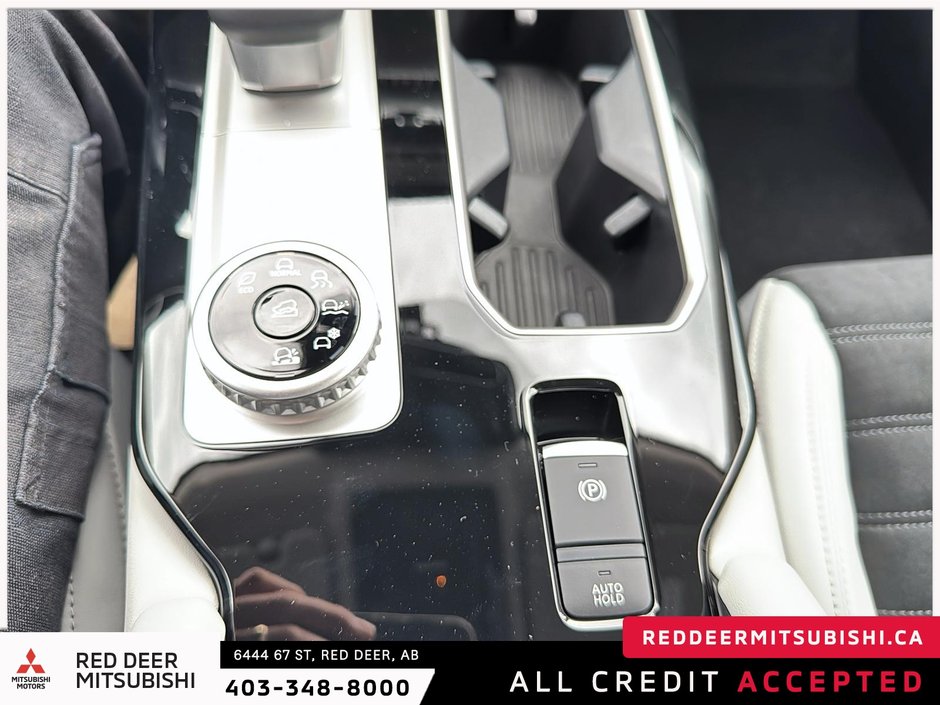 2025 Mitsubishi Outlander LE S-AWC-14