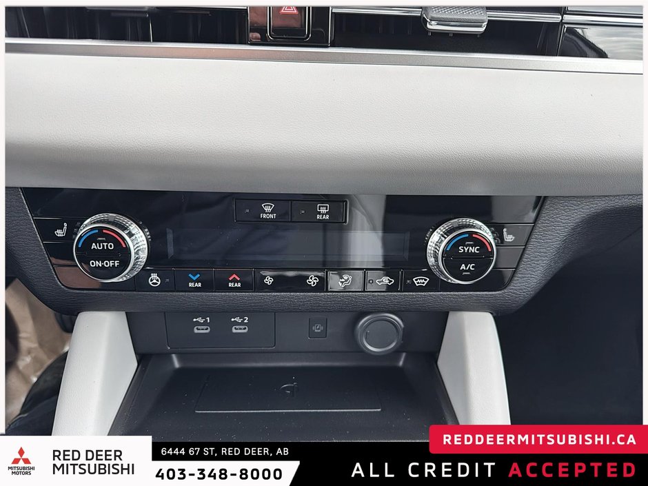 2025 Mitsubishi Outlander LE S-AWC-12