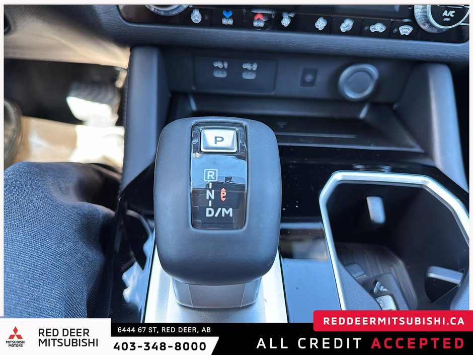 2025 Mitsubishi Outlander SE S-AWC-13