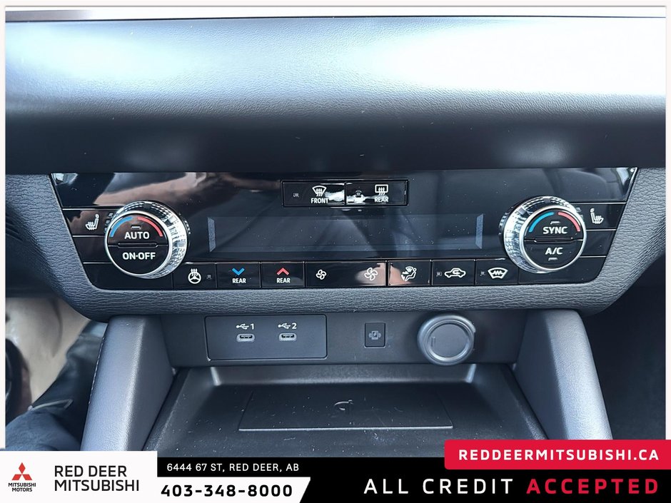 2025 Mitsubishi Outlander LE S-AWC-12