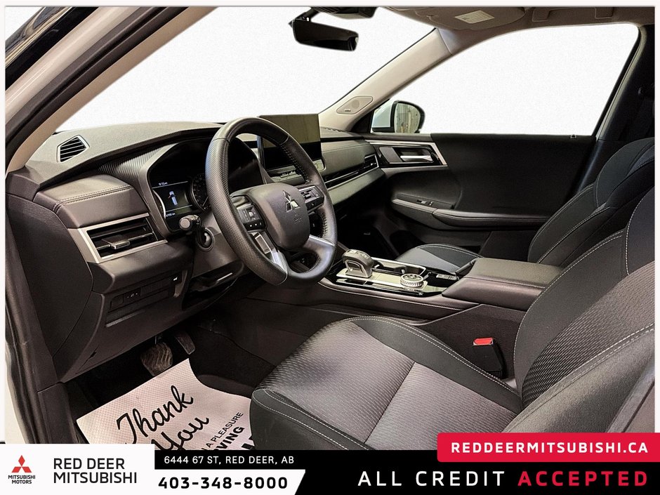 2025 Mitsubishi Outlander SE-8