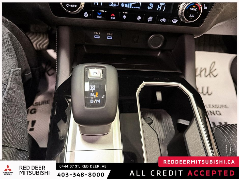 2025 Mitsubishi Outlander SE-17