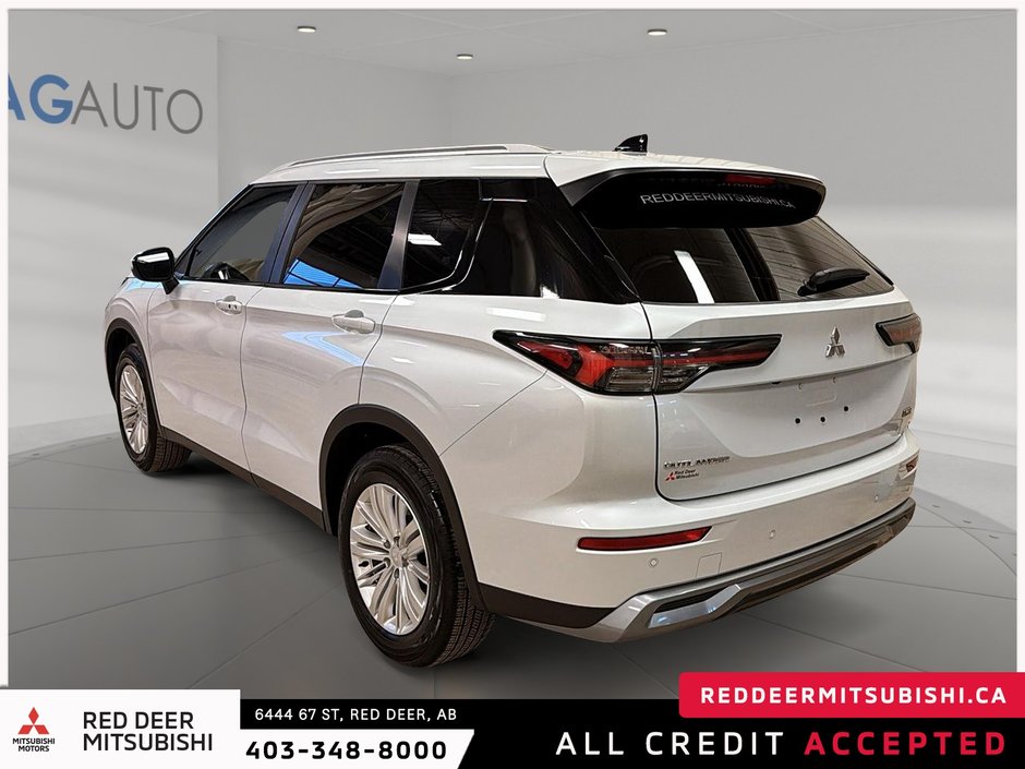 2025 Mitsubishi Outlander SE-3