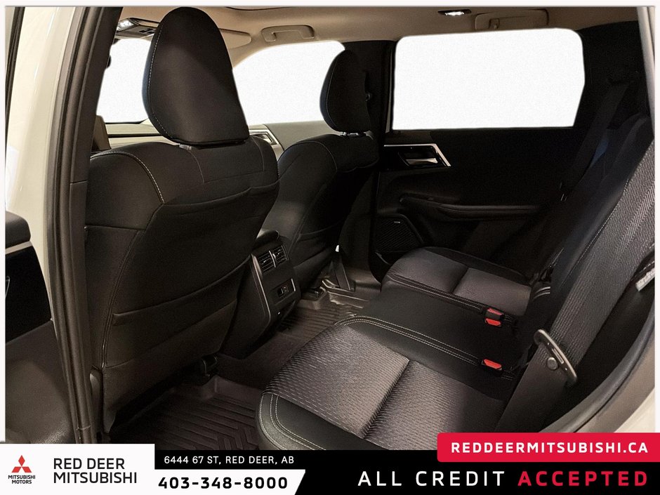 2025 Mitsubishi Outlander SE-11